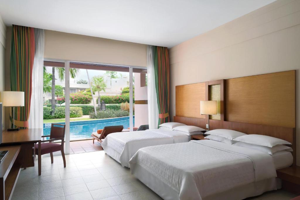 Postel nebo postele na pokoji v ubytování Sheraton Hua Hin Resort & Spa