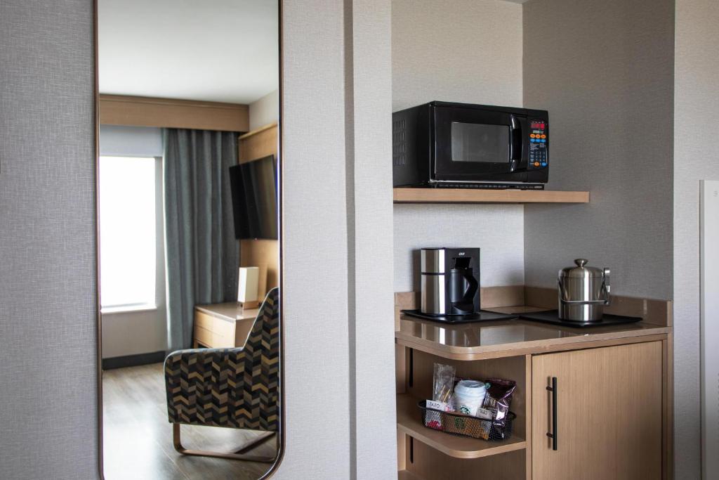 Sheraton Suites Columbus Worthington photo