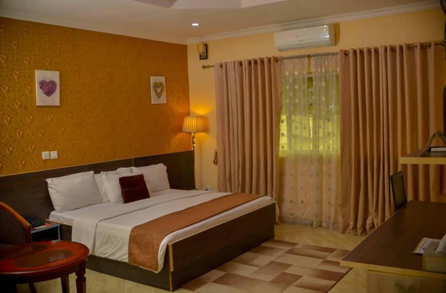 Postel nebo postele na pokoji v ubytování Fawzy Hotel