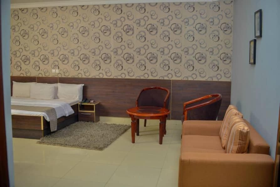 Postel nebo postele na pokoji v ubytování Fawzy Hotel