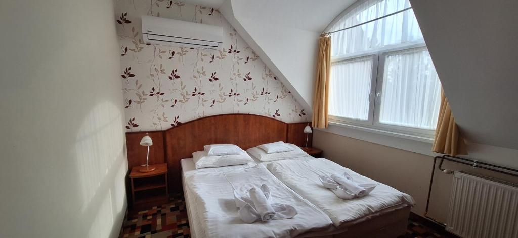 Postel nebo postele na pokoji v ubytování Atryum Hotel