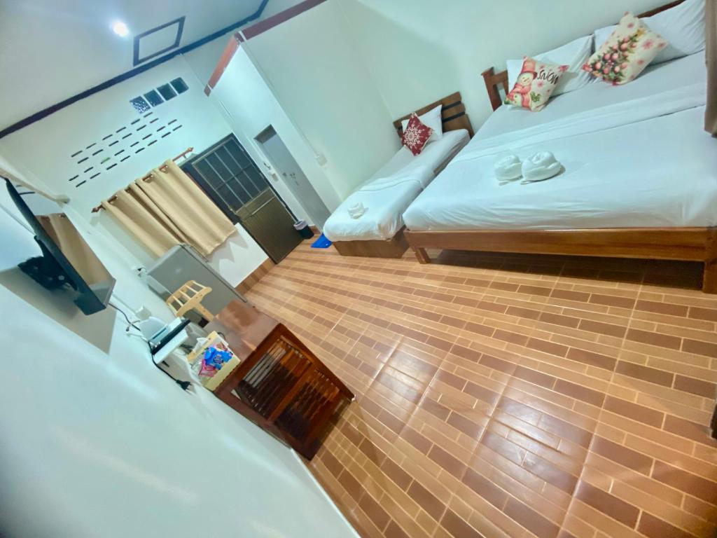 Postel nebo postele na pokoji v ubytování บ้านคุณโต้ง เชียงคาน BaanKhunTong ChiangKhan