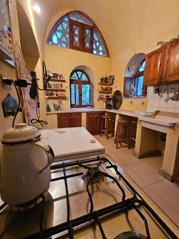 Kuchyň nebo kuchyňský kout v ubytování Beit Ain al Haya