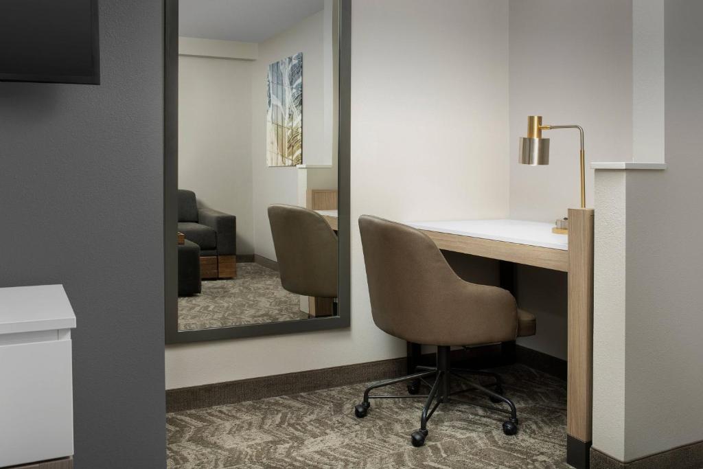 SpringHill Suites by Marriott Atlanta Perimeter Center - Suite Queen Con Dos Camas Queen Y Sofá Cama