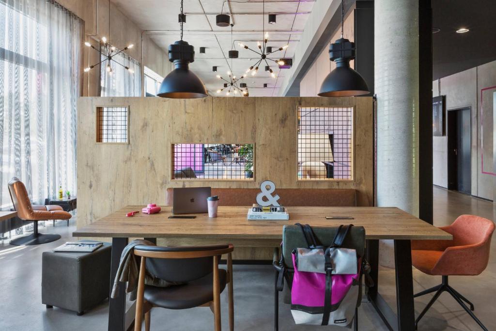 Moxy Frankfurt Airport Kelsterbach Parken www.booking.com
