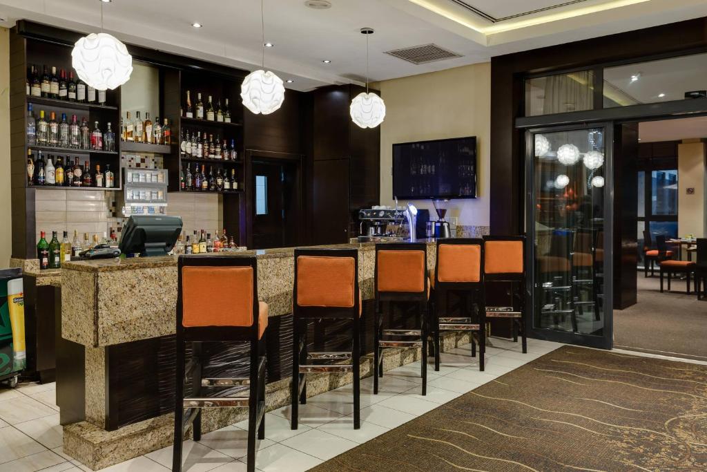 Lounge nebo bar v ubytování Protea Hotel by Marriott Ikeja Select
