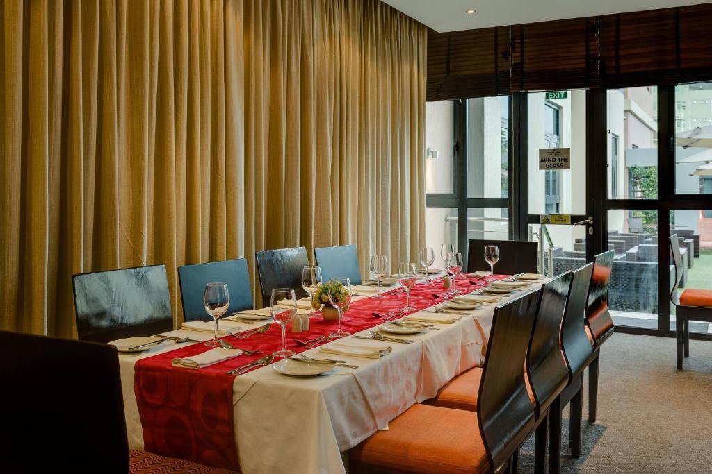 Posezení v ubytování Protea Hotel by Marriott Ikeja Select
