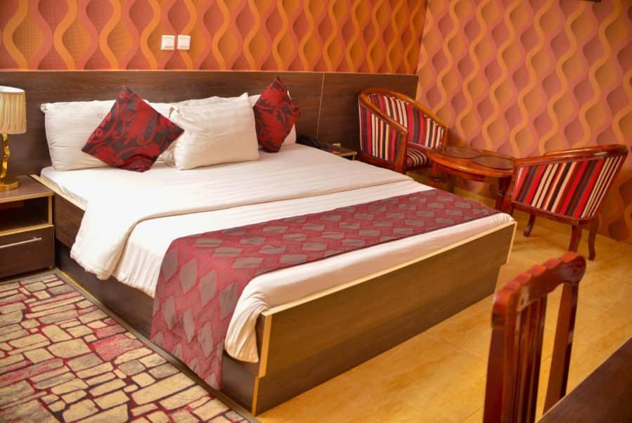 Postel nebo postele na pokoji v ubytování Fawzy Hotel