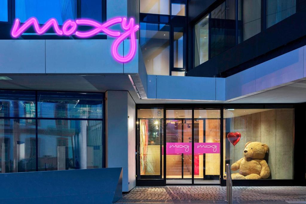 Moxy Frankfurt City Center - Resim 9