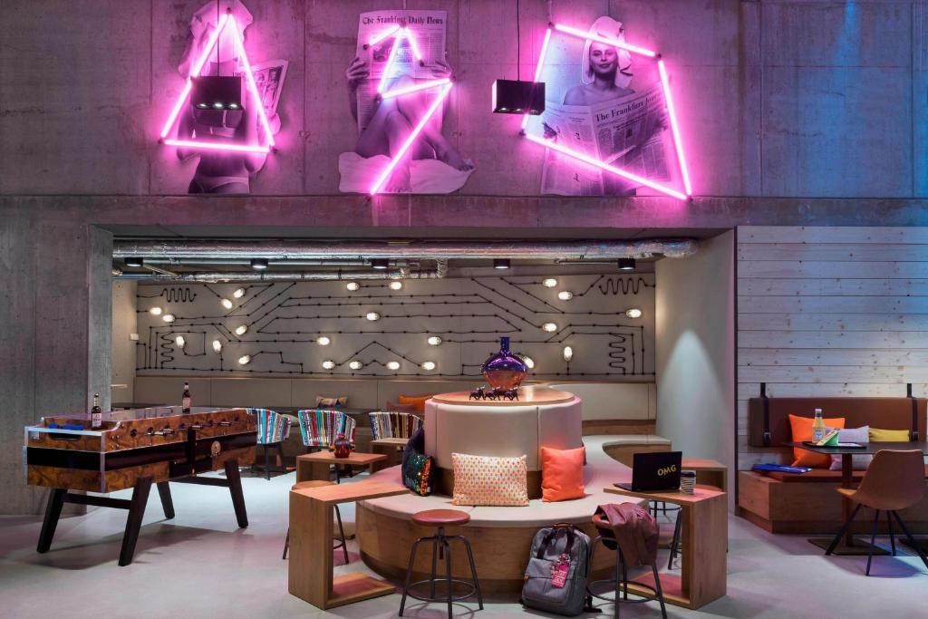 Foto da galeria de Moxy Frankfurt City Center em Frankfurt