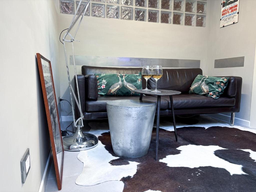 The shelter - One-Bedroom Apartment