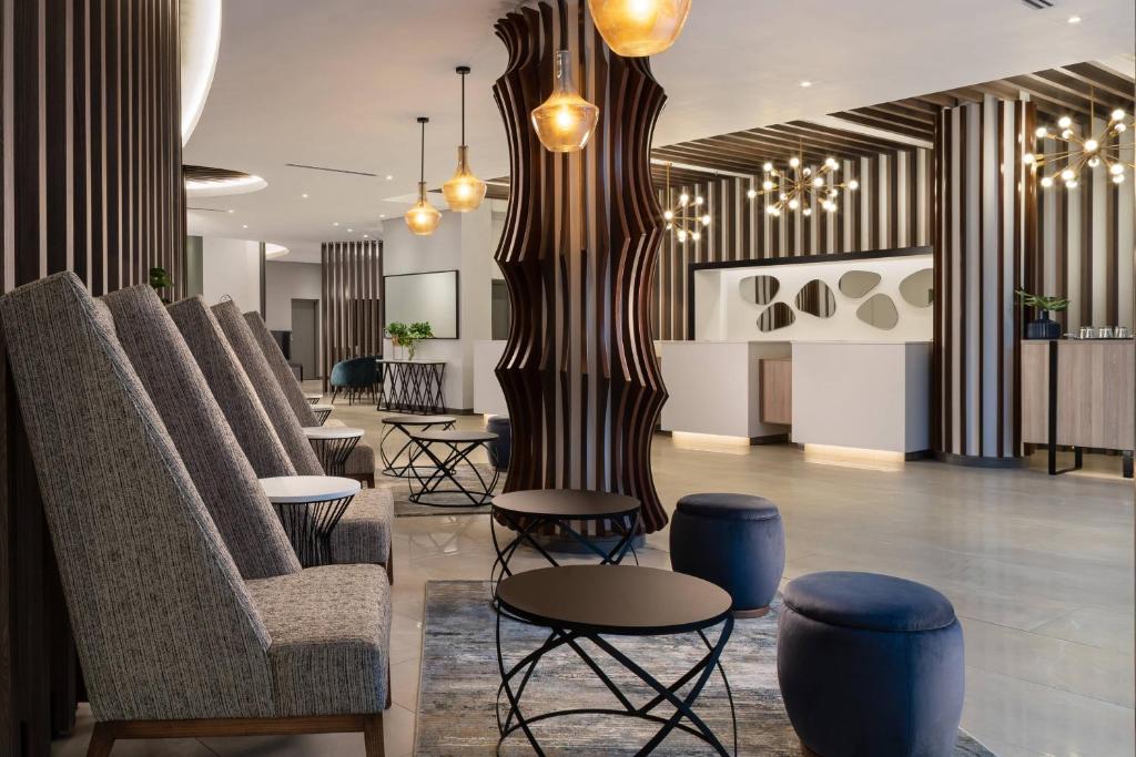 Posezení v ubytování Protea Hotel by Marriott Johannesburg Wanderers