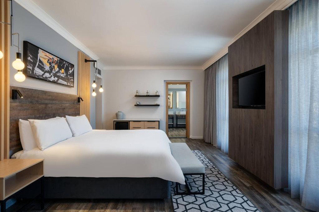 Postel nebo postele na pokoji v ubytování Protea Hotel by Marriott Johannesburg Wanderers