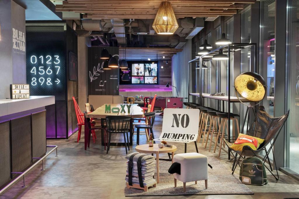Restaurace v ubytování Moxy Bucharest Old Town