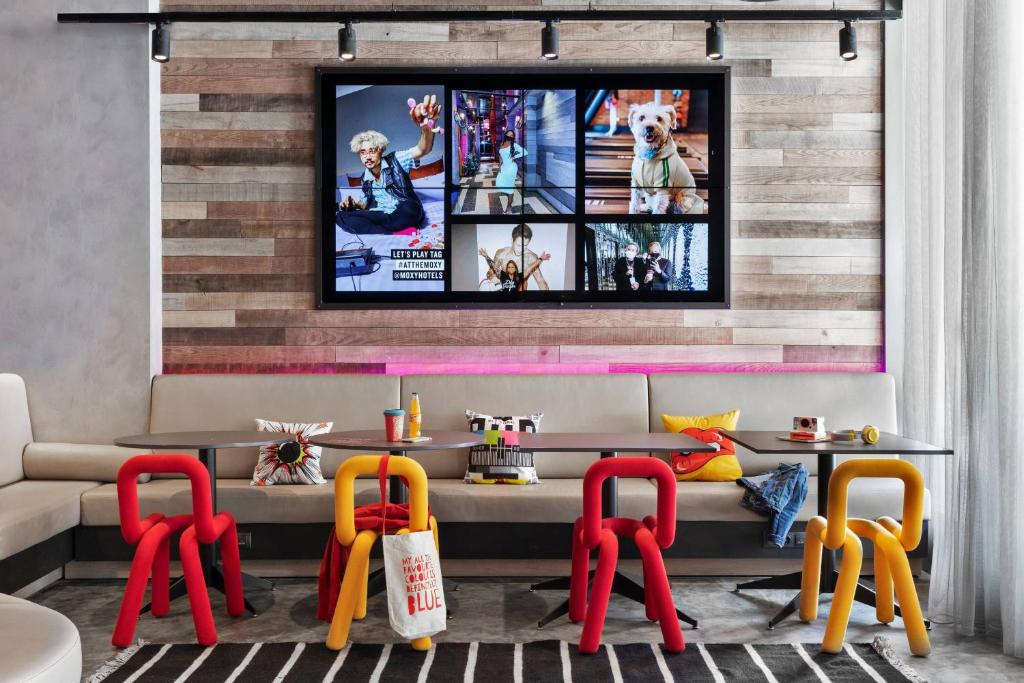 Moxy Bucharest Old Town - Resim 10