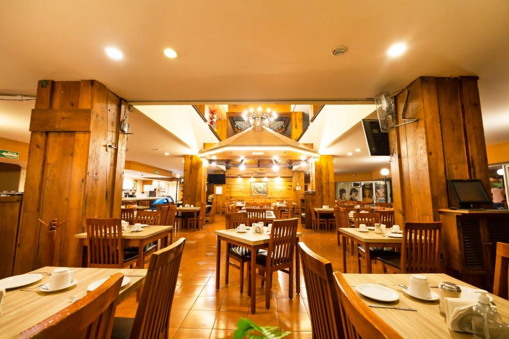Restaurace v ubytování Plaza Uruapan Hotel 