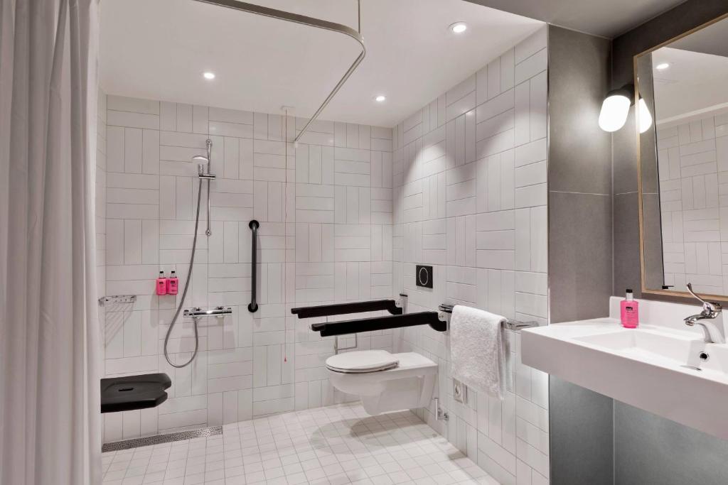 Moxy Bergen - Resim 8