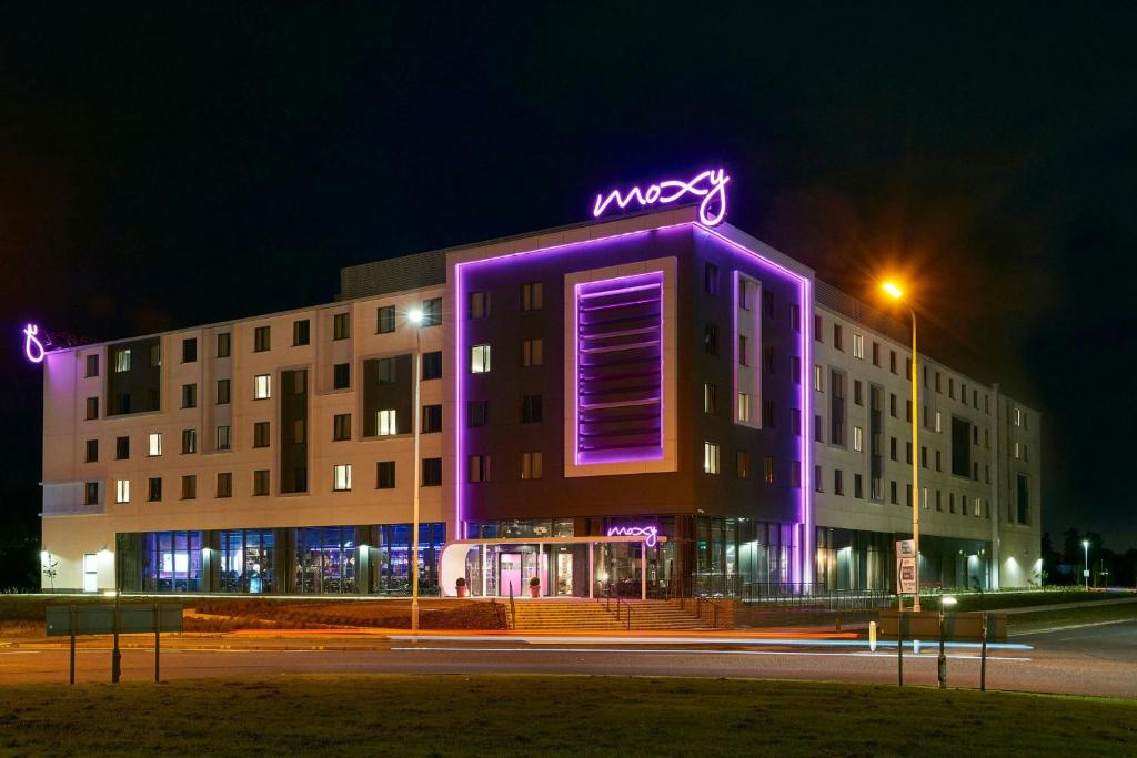 Moxy Edinburgh Airport - Housity