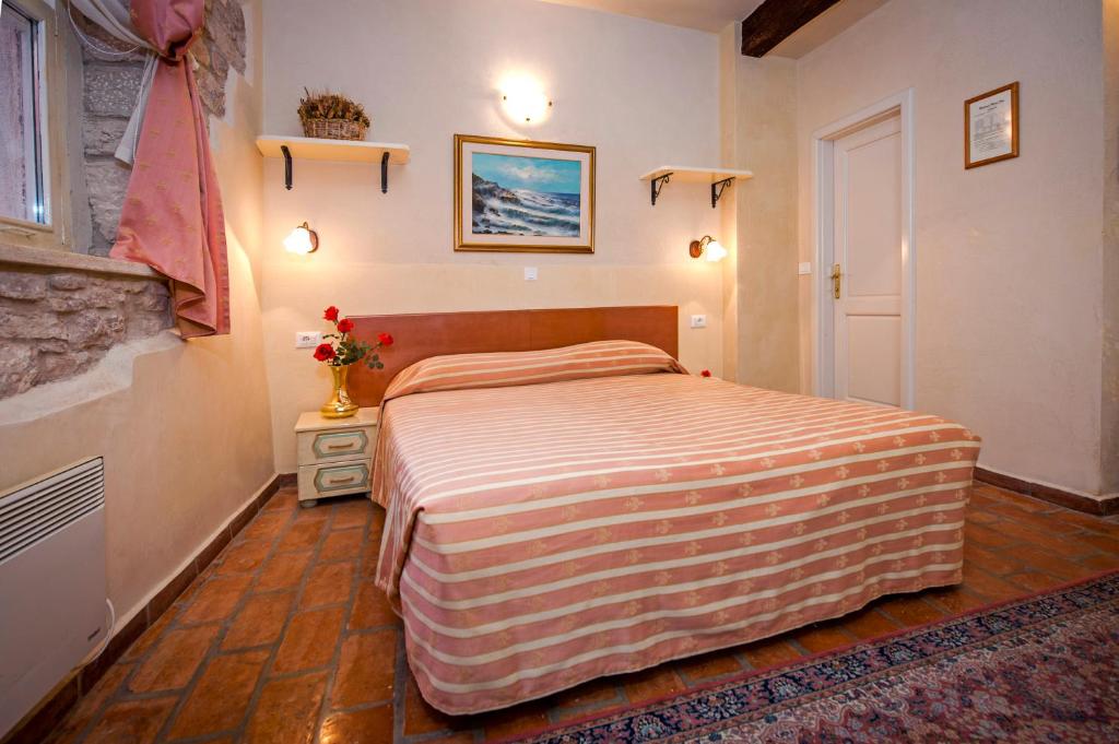 Posteľ alebo postele v izbe v ubytovaní Residence MARCO POLO Centro Storico