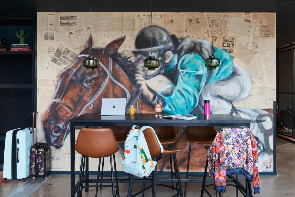 Moxy Chester - Resim 35