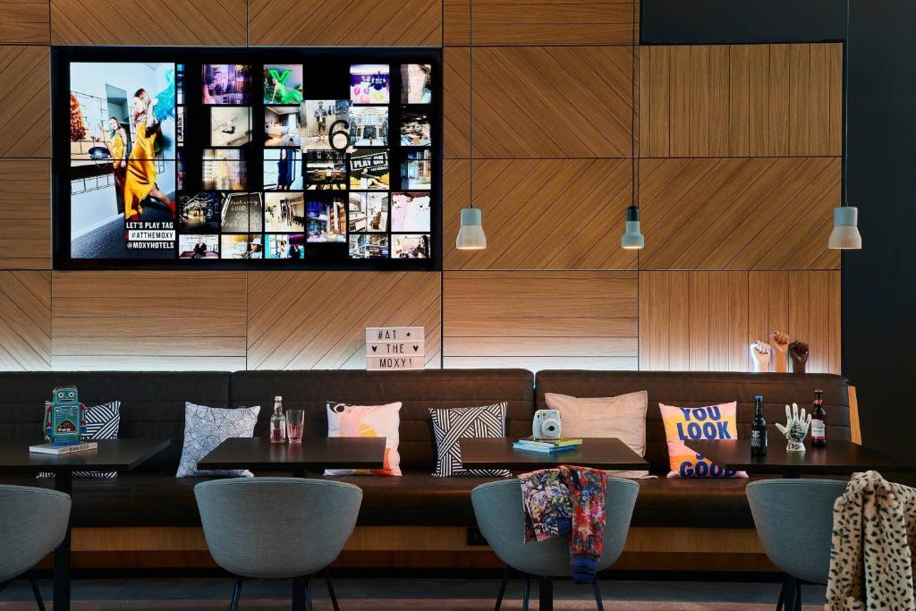 Moxy Chester - Resim 23