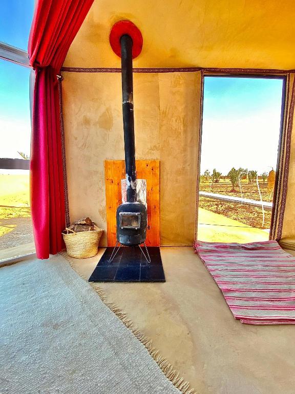 メルズーガにあるSky View Campの窓付きの部屋(コンロ付)