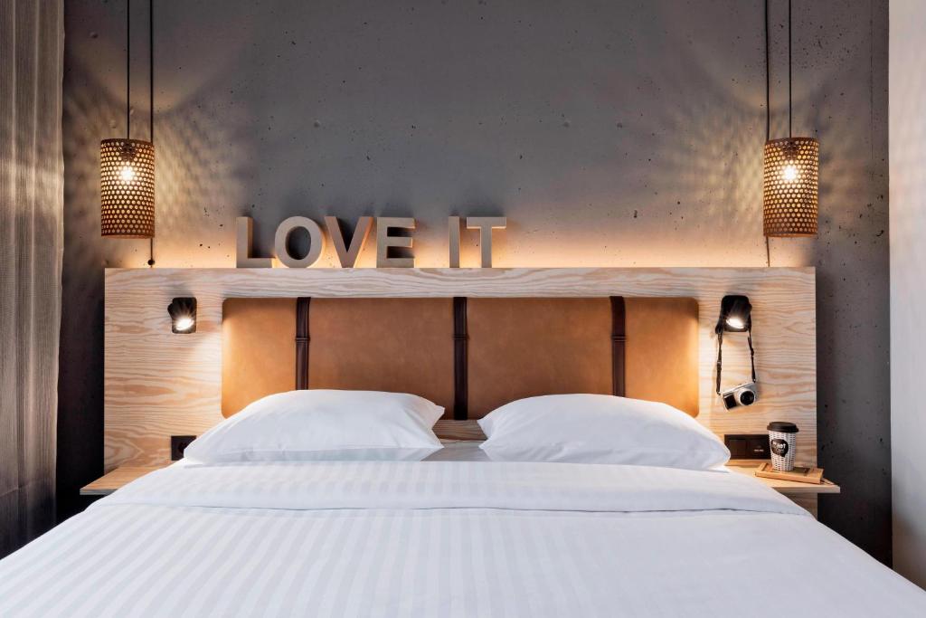 Moxy Duesseldorf South - Resim 7