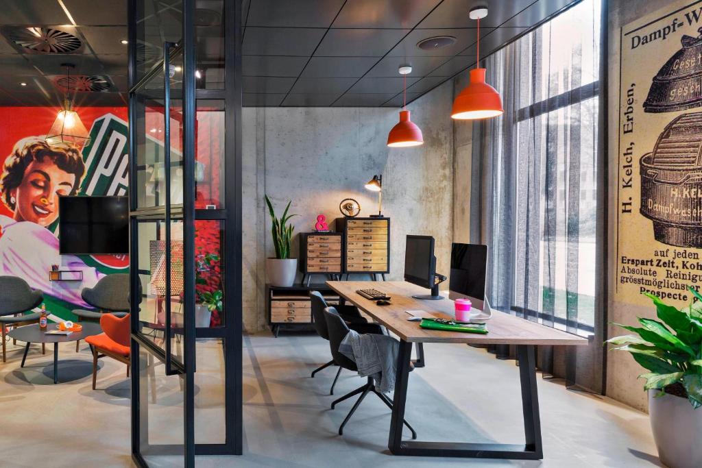 Moxy Duesseldorf South - Resim 16