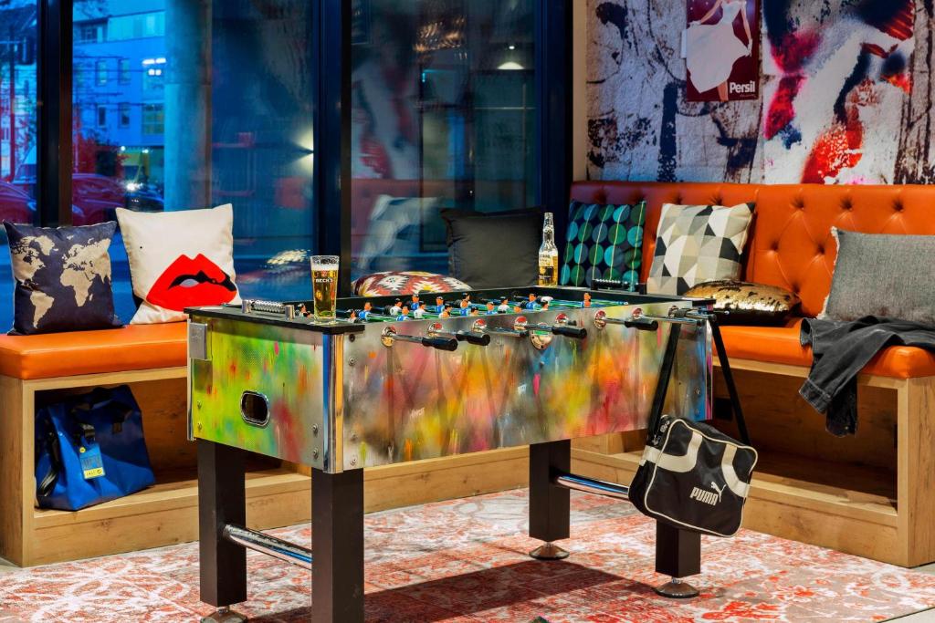 Moxy Duesseldorf South - Resim 18