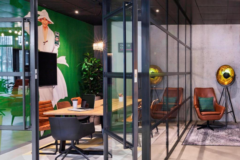 Moxy Duesseldorf South - Resim 26