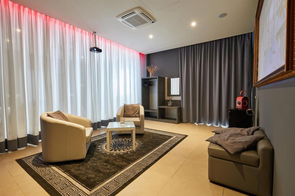 Castelmartini Wellness & Business Hotel - Estudio Deluxe Con Cama Grande