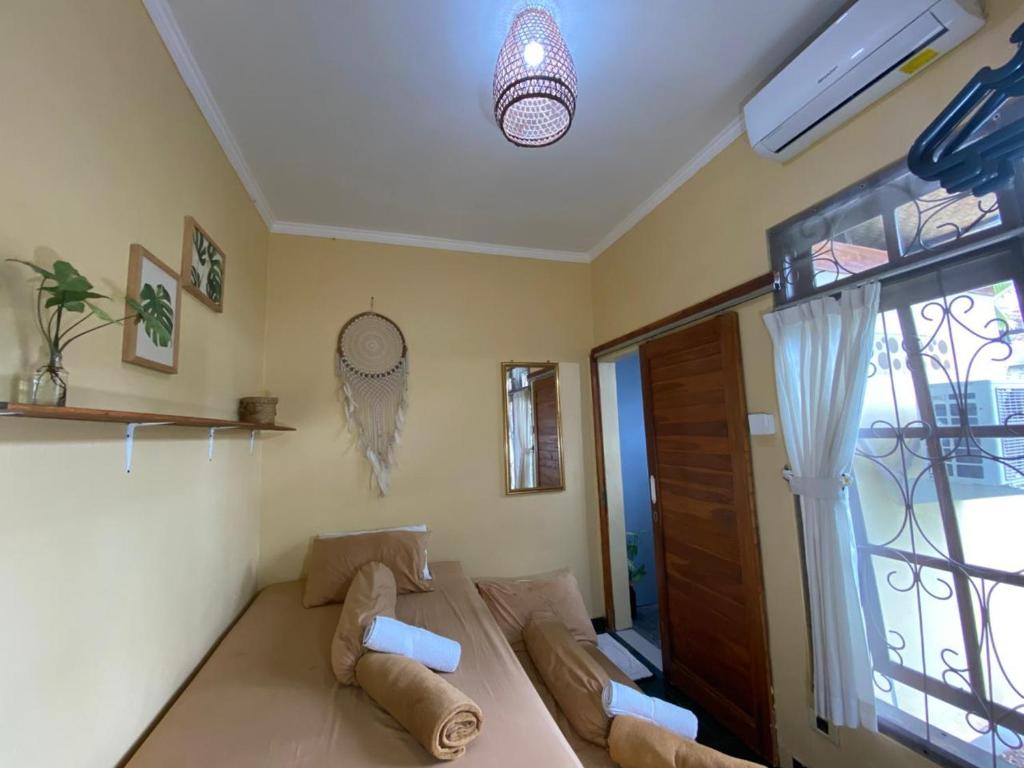 Coliving Bali SWEET HOME Kost Lengkap di Tabanan Kota - Chambre Lits Jumeaux Avec Salle De Bains Privative