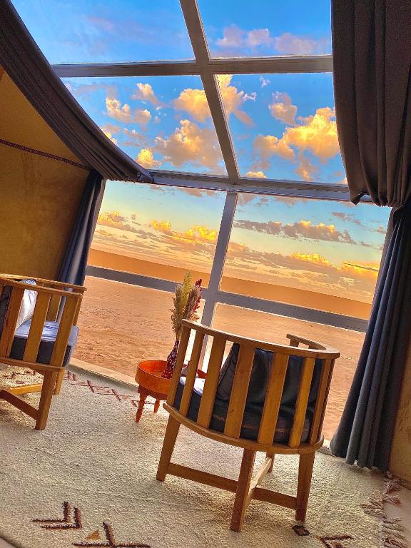 Sky View Campにあるバルコニーまたはテラス