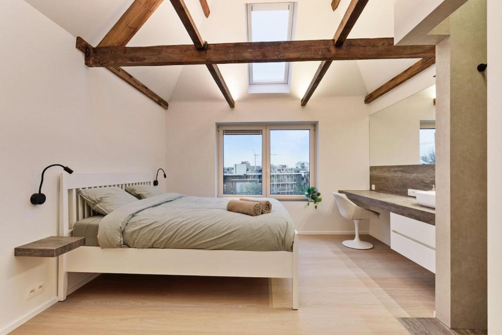 Letto o letti in una camera di Luxe Stay in Heart of Mechelen