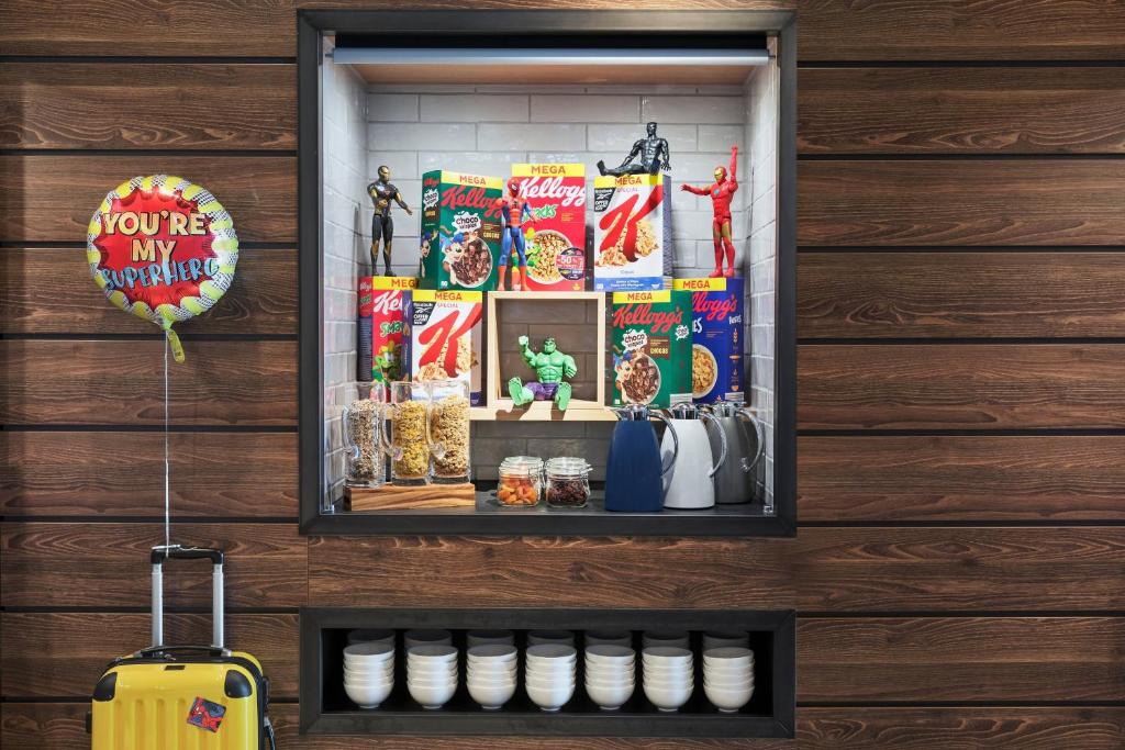 Moxy Hamburg City - Resim 29