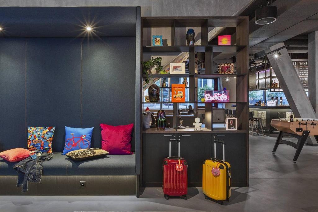 Moxy Lausanne City - Resim 11