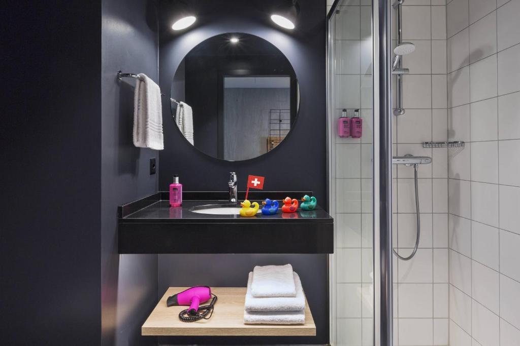 Un baño de Moxy Lausanne City