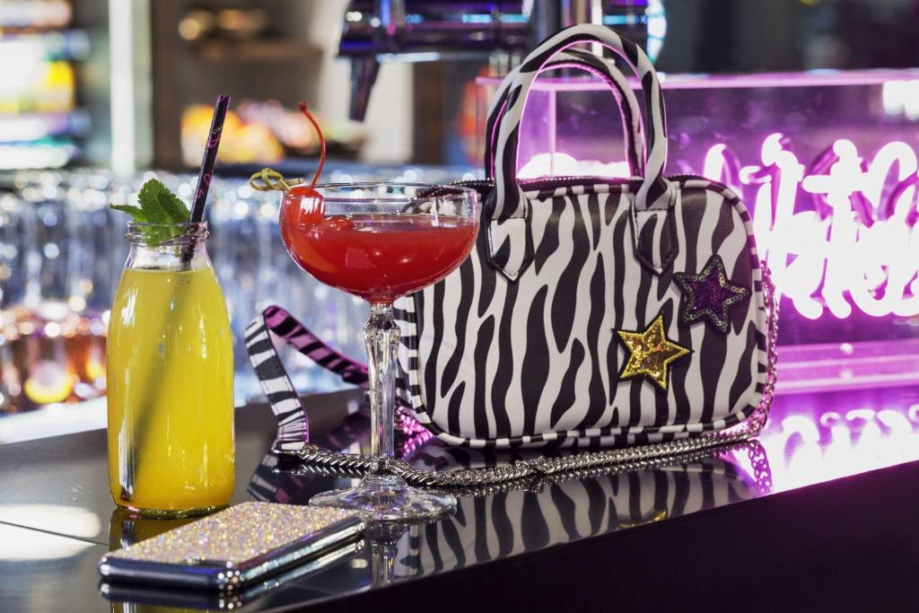 Bebidas en Moxy Lausanne City