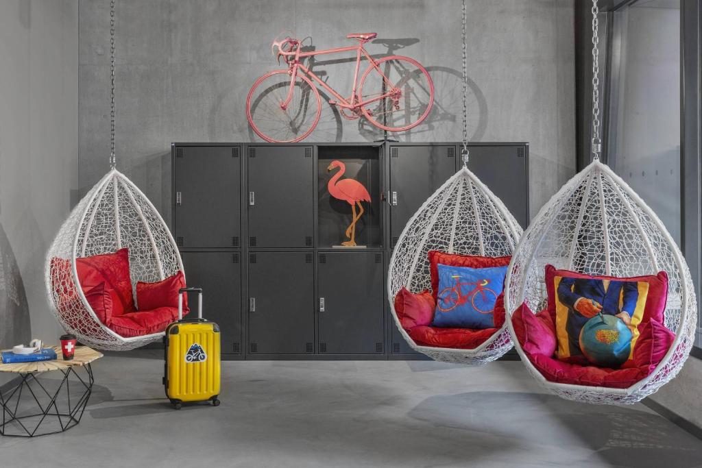 Moxy Lausanne City - Resim 24