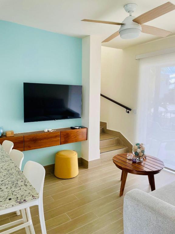 TV a/nebo společenská místnost v ubytování Beach Resort Entire Home
