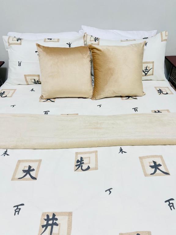 Postel nebo postele na pokoji v ubytování Cozy Crib