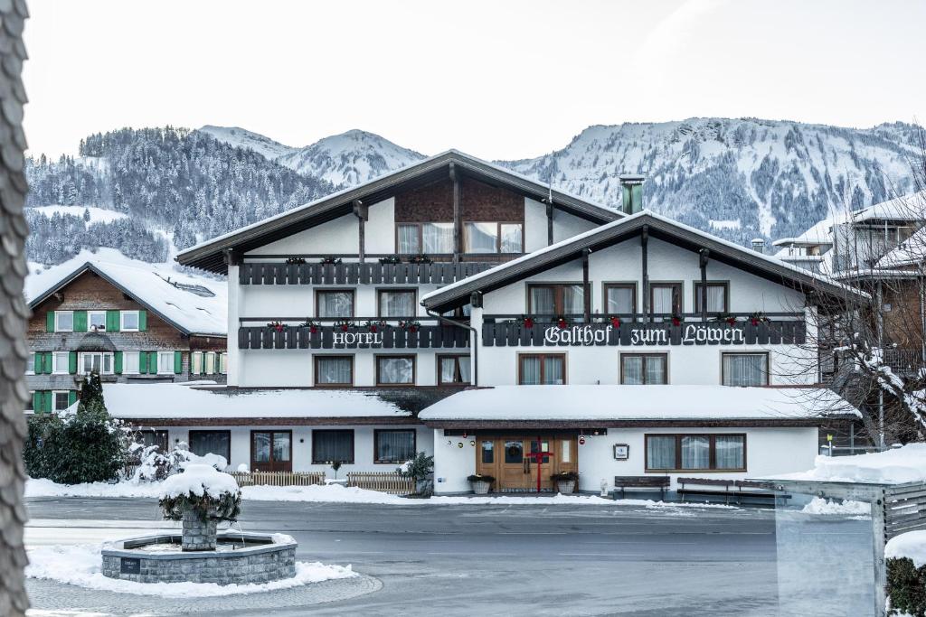 Nespecifikovaný výhled na hory nebo výhled na hory při pohledu z hotelu