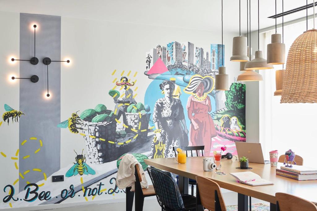 Moxy Patra Marina - Resim 13