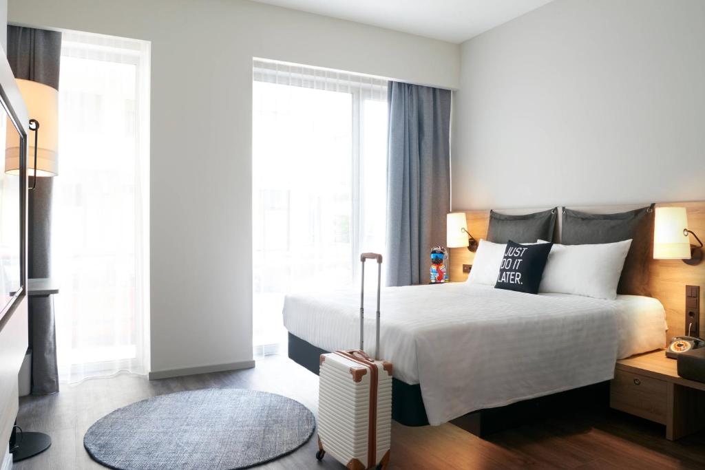 Moxy Patra Marina - Resim 21