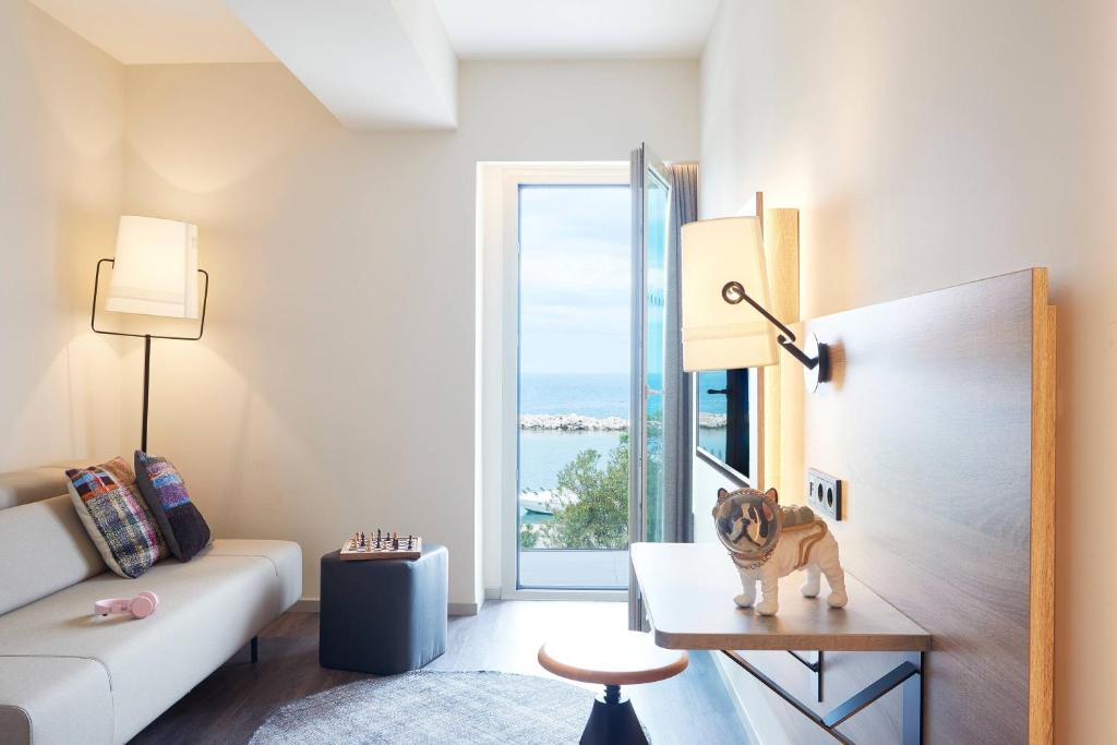 Moxy Patra Marina - Resim 33