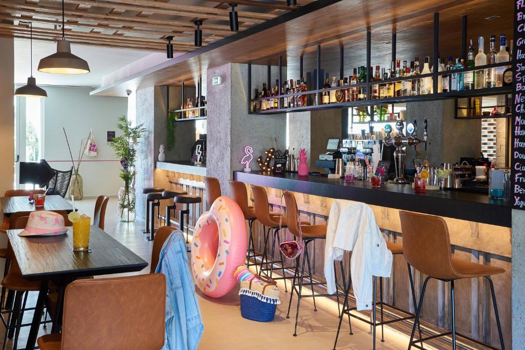 Moxy Patra Marina - Resim 37