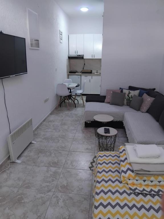 a living room with a couch and a flat screen tv at AK apartman in Sutomore