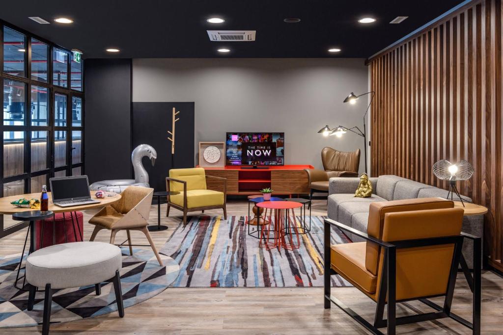 Posezení v ubytování Moxy Lisboa Oriente