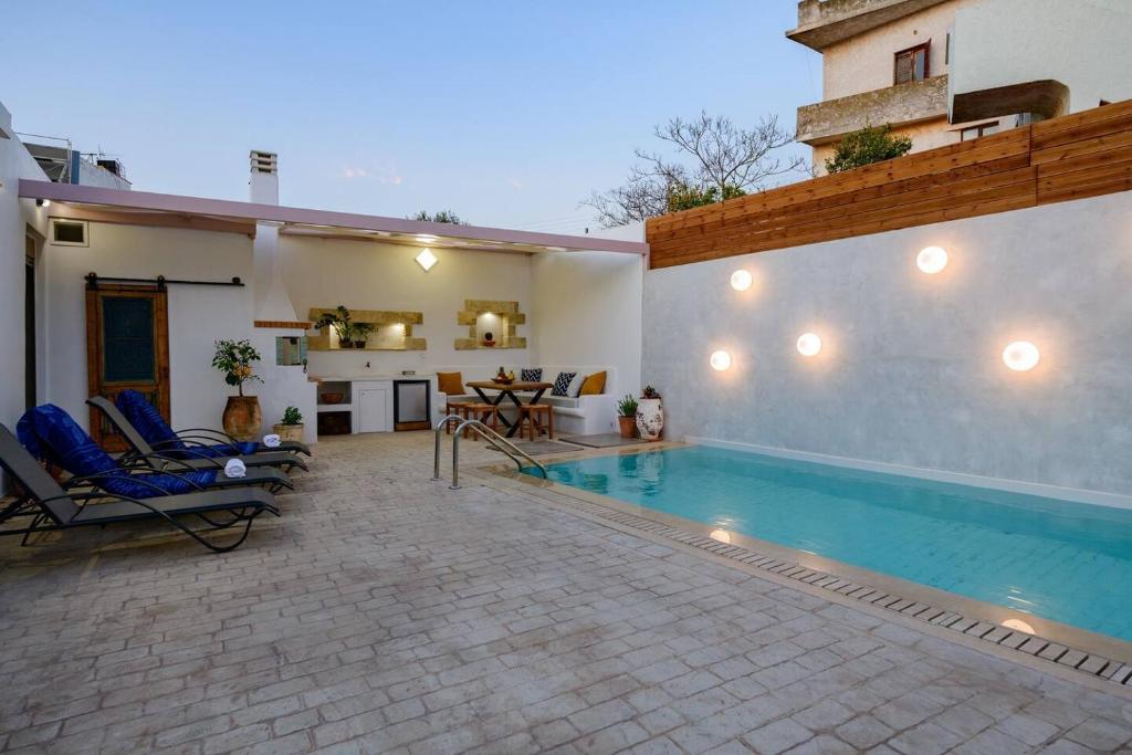 Bazén v ubytování Chrisanthi Elegant Villa nebo v jeho okolí