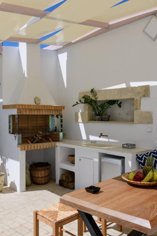 Kuchyň nebo kuchyňský kout v ubytování Chrisanthi Elegant Villa